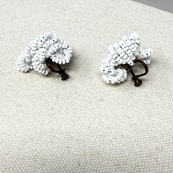 White Seed Bead Knot Earrings Vintage Screw Back Classic Retro - Picture 3 of 7
